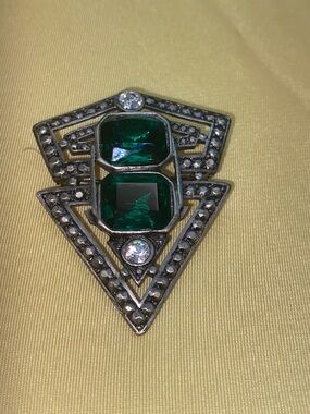 Beautiful art, deco, green glass brooch